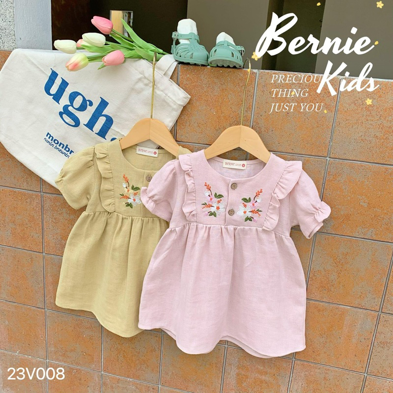 Váy babydoll thêu hoa cho bé gái 9-23kg chính hãng BERNIE 23V008. Chất liệu đũi mềm mịn phong cách Hàn Quốc