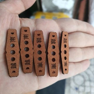 Da chữ tàu 3 lỗ dày 2.0mm màu nâu dài 45mm rộng 13mm