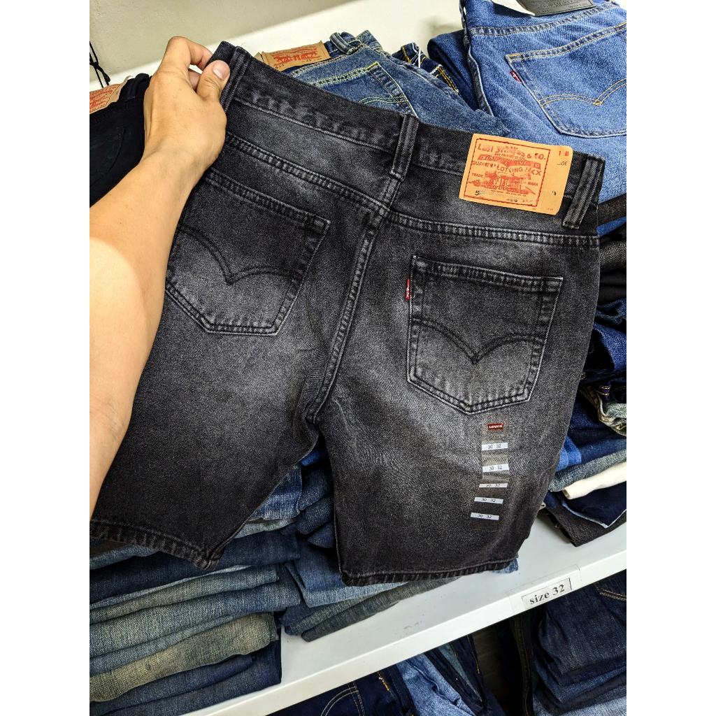 quần short jeans nam levis màu đen khói