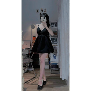 Đầm đen hai dây dáng xoè Freesize