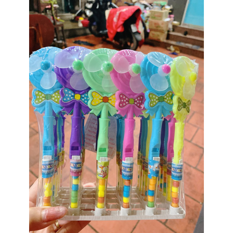 vỉ 30 cây kẹo xê kèm đồ chơi hình bông hoa