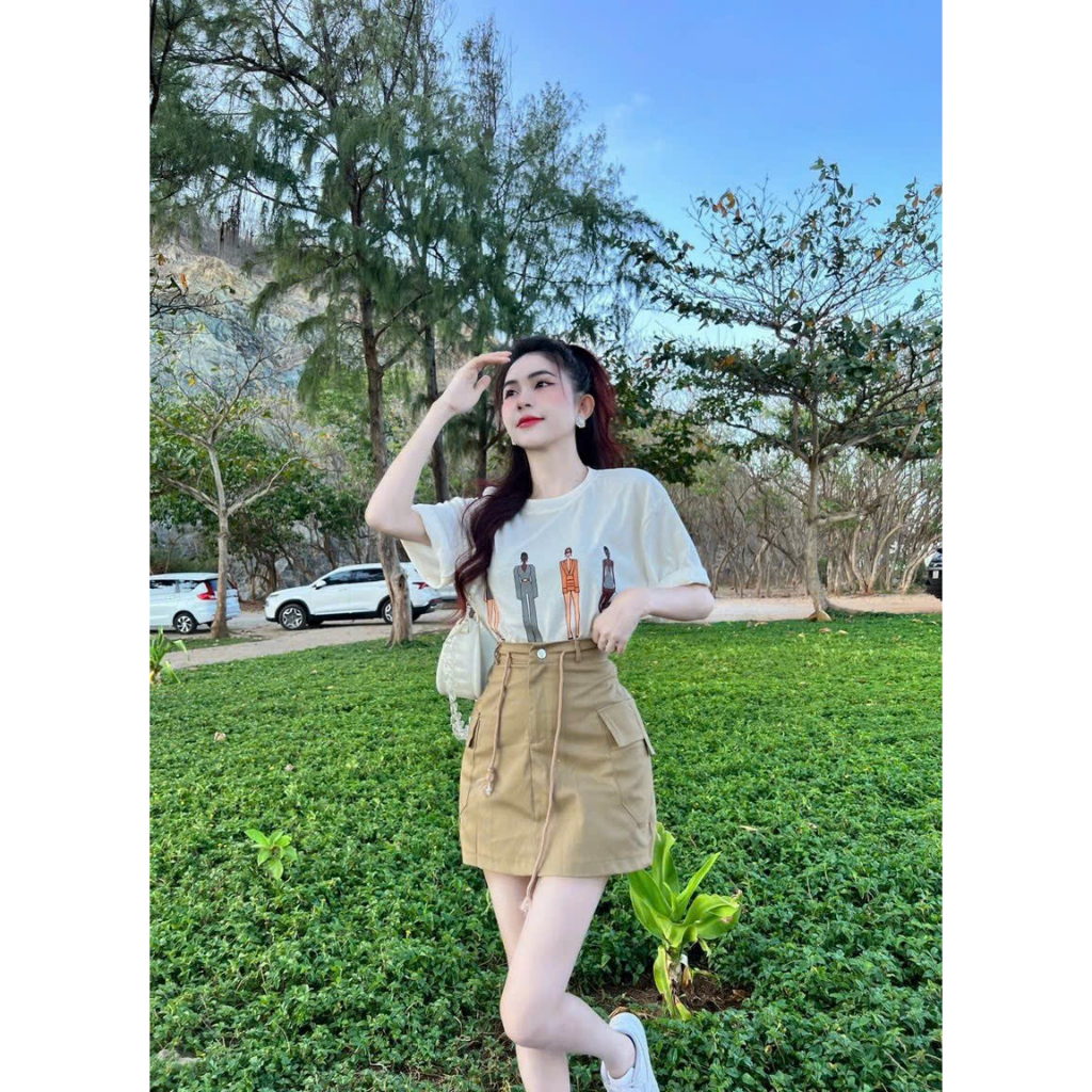 Set áo thun in hình và chân váy ngắn có lót