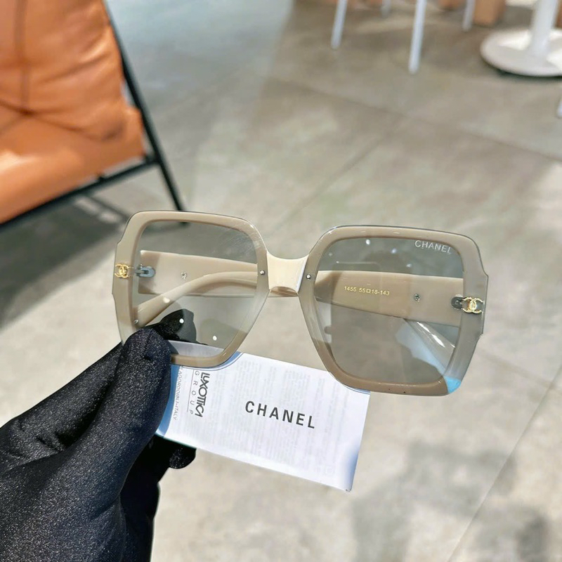 KÍNH ĐỔI MÀU NỮ CHÀ NEO TRÒNG POLI CHỐNG UV ĐI NGÀY ĐÊM