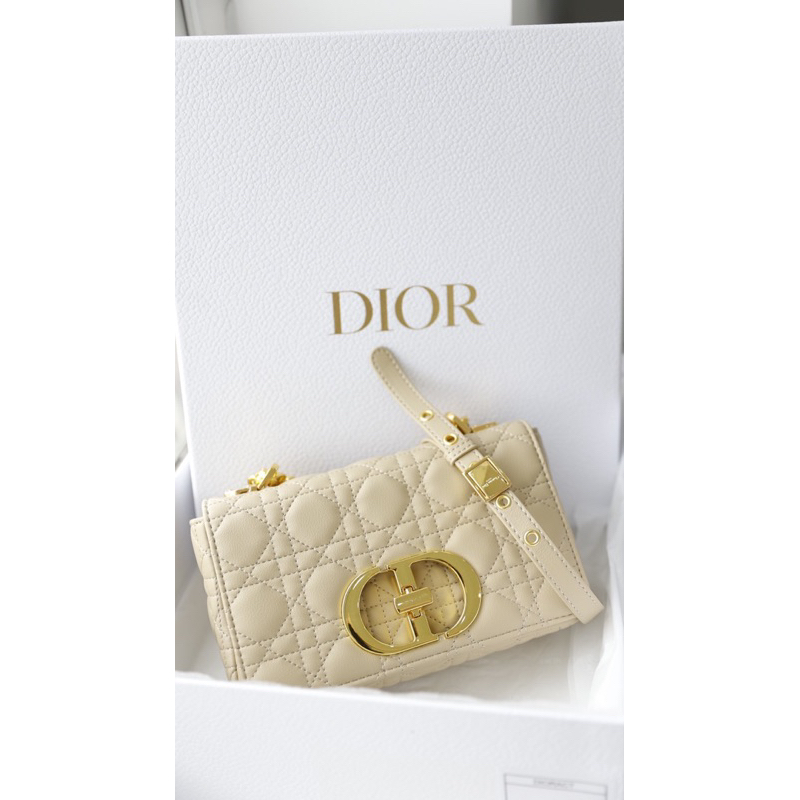 Túi đeo chéo nữ D.I Caro bag sz20cm da cừu đẹp dã man từ vân da đến phụ kiện 2 box nguyên seal xịn sò