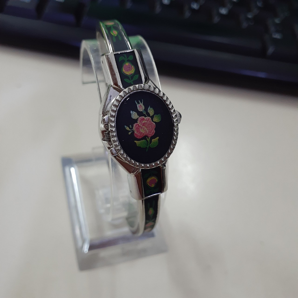 Đồng hồ kiềng hoa nữ Plaisir bật nắp nhỏ xinh second hand Japan