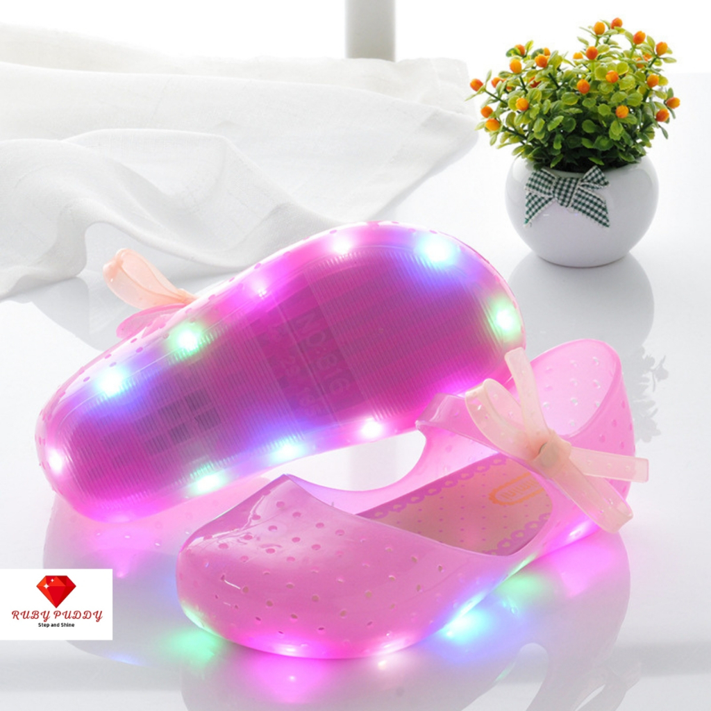 Giày Nhựa Dẻo Thơm Mềm Êm Chân Bé Có Đèn MS06