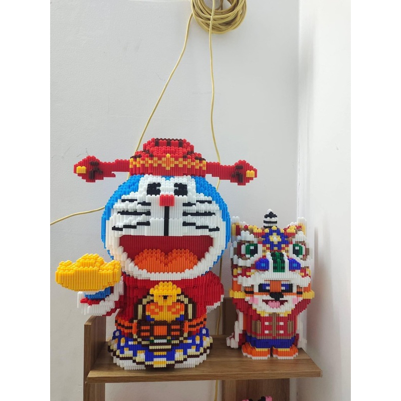 Ritahcm siêu rẻ_TẶNG KÈM BÚA - Lego Doraemon thần tài 40cm, chong chóng 38cm,Lego gấu đôi, thỏ đôi, cáo 3D bearbrick 32