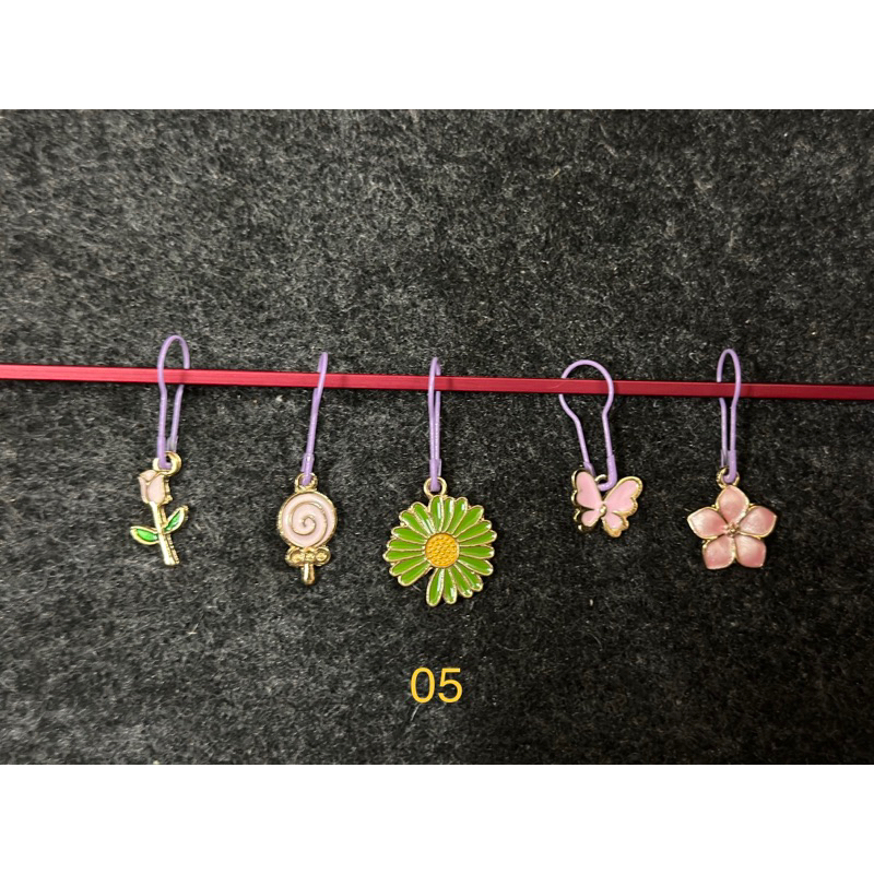 Đánh dấu kim loại kèm charm cute