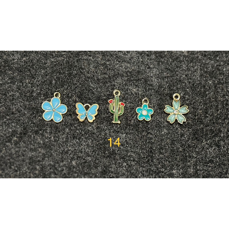 Đánh dấu kim loại kèm charm cute