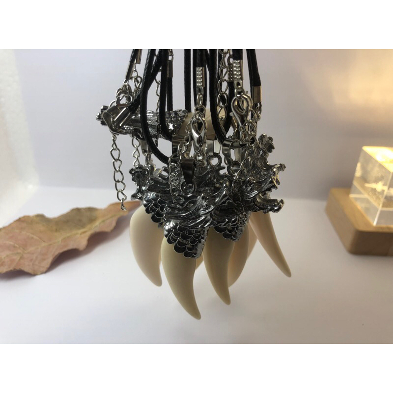 Vòng cổ dây da đen răng nanh, móng vuốt, dây chuyền nam