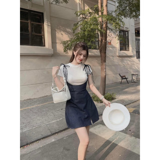 Set yếm jean cột vai kèm pull trắng