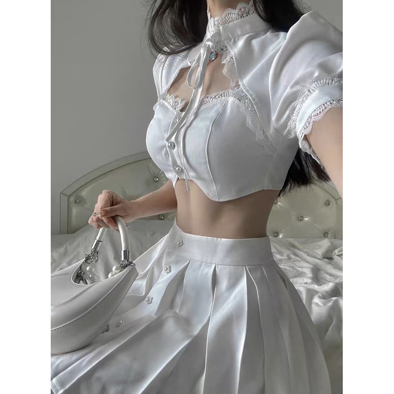 SET CHÂN VÁY TENIS XOÈ VỚI ÁO CROPTOP TIỂU THƯ THẮT NƠ CỔ CÚP NGỰC TÔN VÒNG EO TAY BỒNG REN TAFFA SANG TRỌNG
