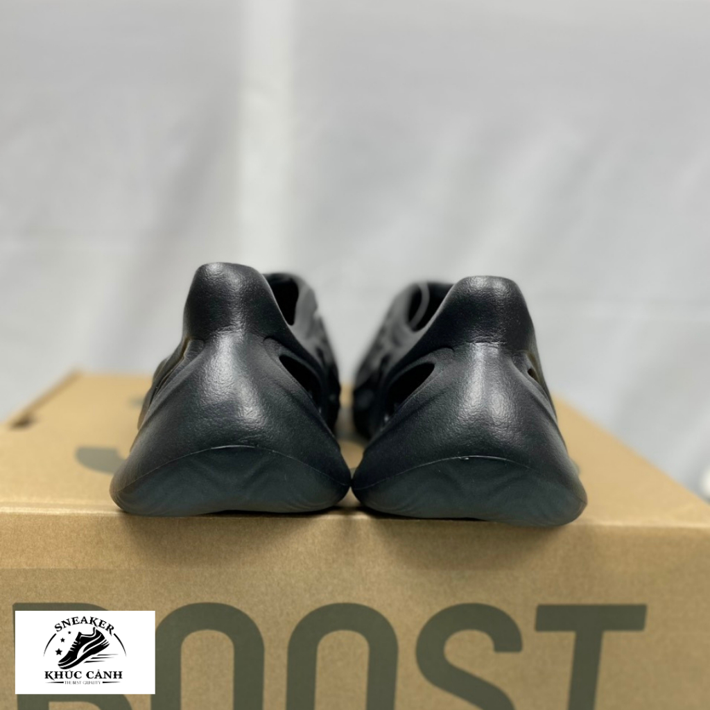 Sneaker  YZ FOAM Runner