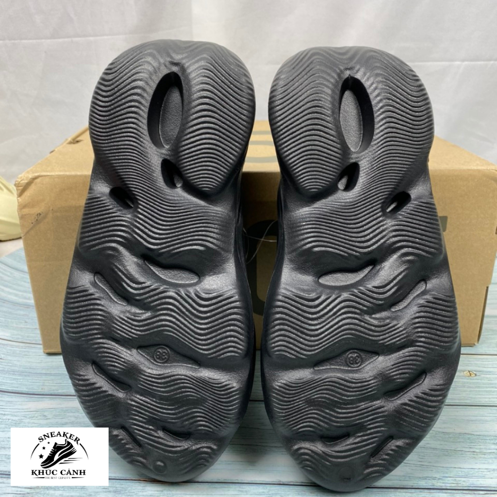 Sneaker  YZ FOAM Runner