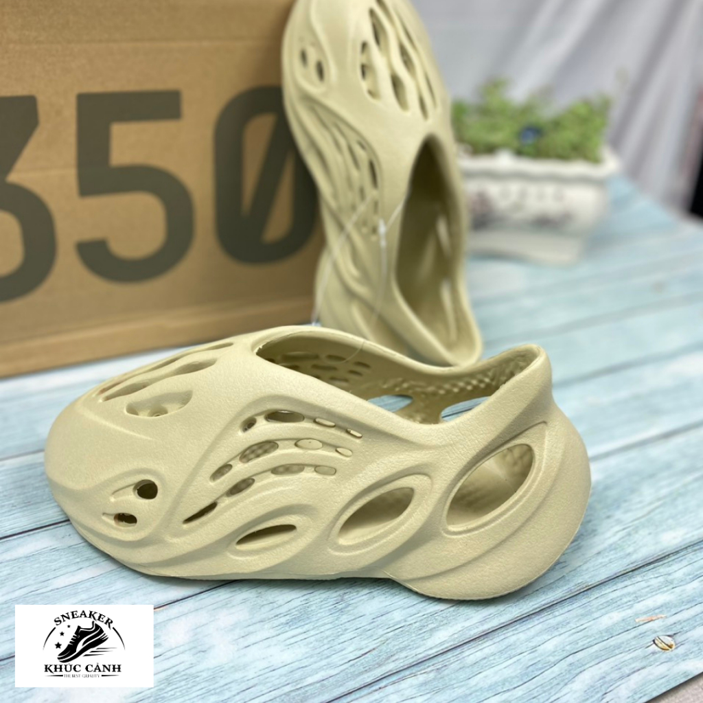 Sneaker  YZ FOAM Runner