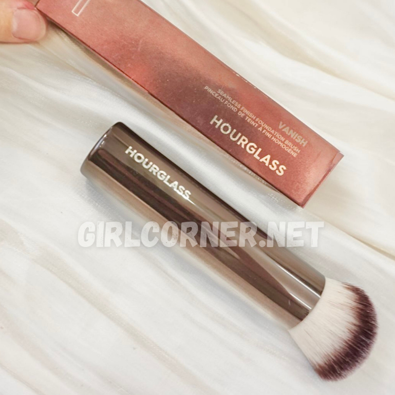 Cọ nền Hourglass Vanish™ Seamless Finish Foundation Brush