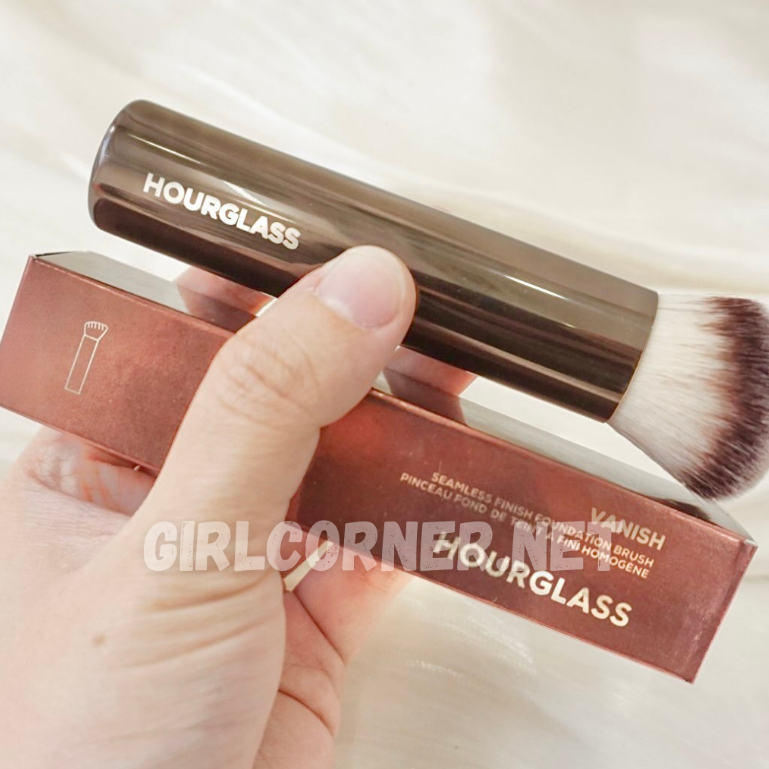 Cọ nền Hourglass Vanish™ Seamless Finish Foundation Brush