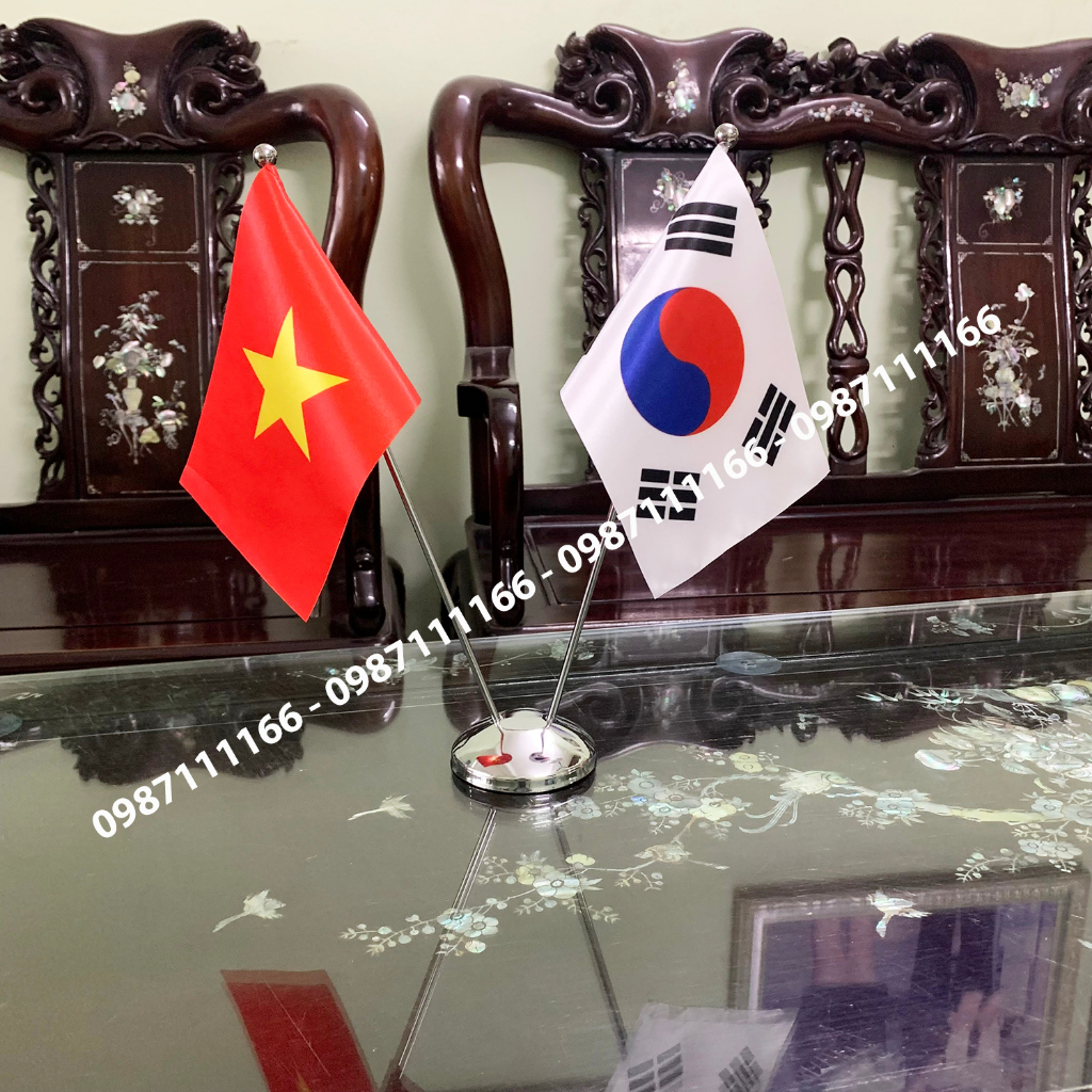 Bộ cờ để bàn hợp kim cắm 2 cờ các nước Tùy chọn