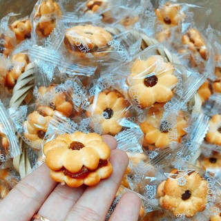 Bánh quy bông mai nhân mứt khóm vfoods thái lan