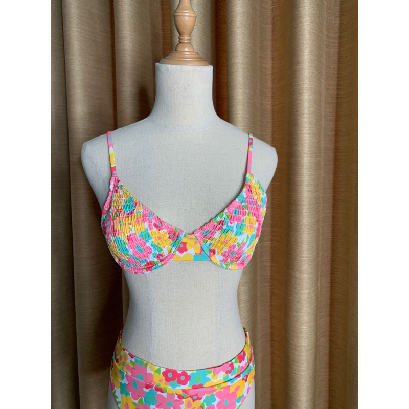 Set Bikini 2 mảnh đi biển chi tiết hoa nhí tông hồng có gọng, kèm váy choàng  BH19