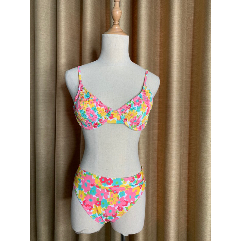 Set Bikini 2 mảnh đi biển chi tiết hoa nhí tông hồng có gọng, kèm váy choàng  BH19
