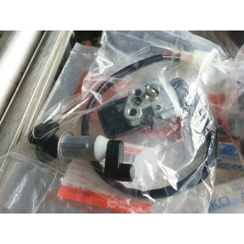 Bộ ổ khóa máy và yên sau SYM Magic 100