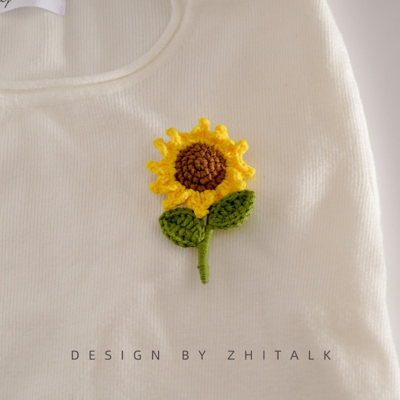 Cài áo hoa hướng dương bằng len handmade