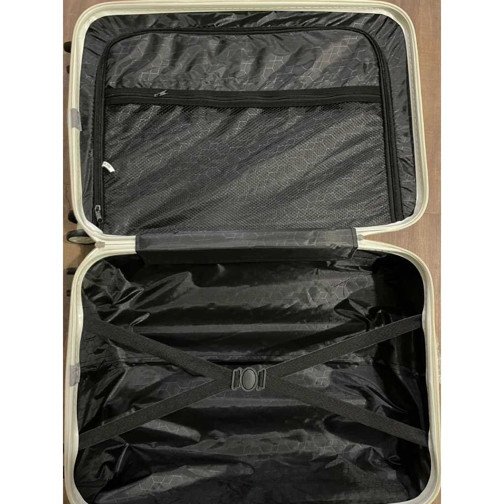Vali tay kéo, mặt ngoài bằng nhựa VL25. Bộ gồm: 1 cái size 20 inch : 1 cái size 24 inch KT