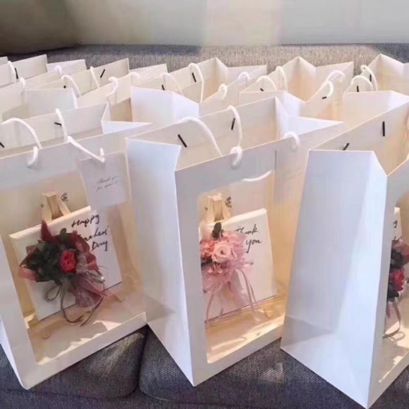 Túi giấy mặt kính đựng bó hoa, quà tặng sang trọng 25x 35cm.