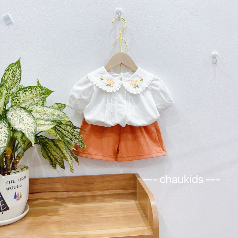 Bộ bé gái mặc đi học, đi chơi . Set áo cổ sen thêu hoa kèm quần cam chất thô mềm nhẹ Châu Kids