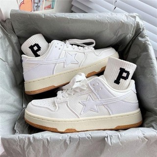 Giày thể thao sneaker màu trắng basic, đế trắng phối nâu, chất liệu da PU