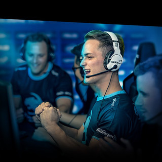 Tai nghe chơi game ROCCAT KHAN PRO