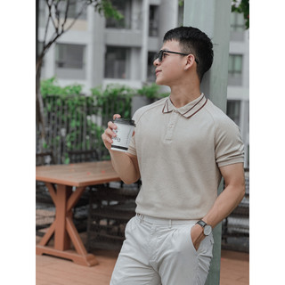  Áo polo nam màu be kết hợp cùng bo cổ sọc nâu