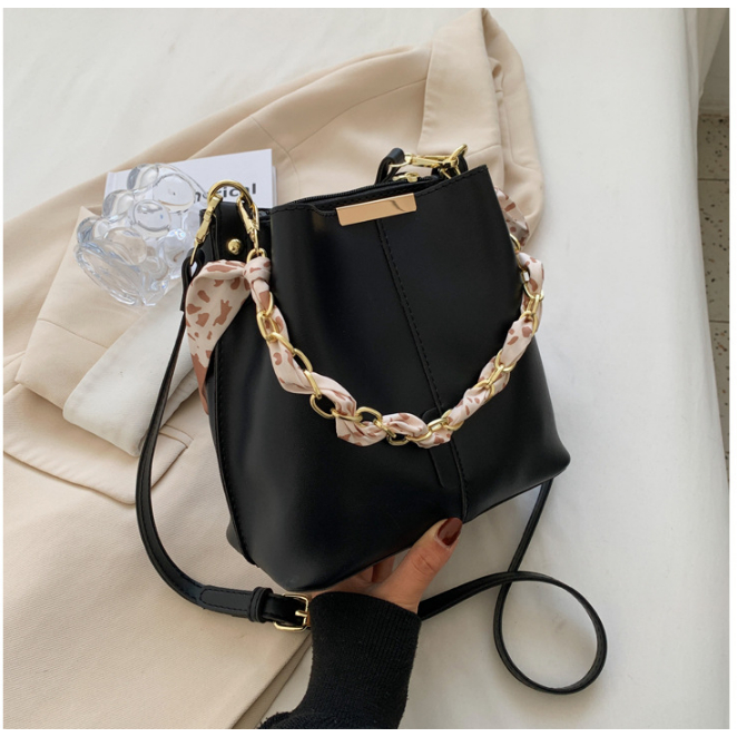 Túi đeo chéo trơn dây xích sang chảnh lịch sự PT03 size 21,5x20x11,5cm