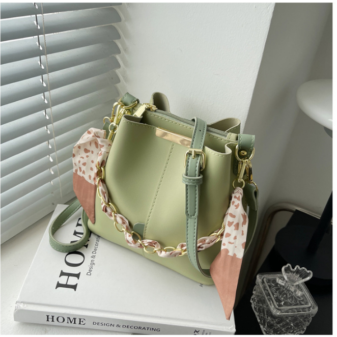 Túi đeo chéo trơn dây xích sang chảnh lịch sự PT03 size 21,5x20x11,5cm