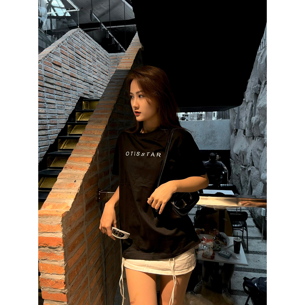 Áo thun cổ tròn trơn đen