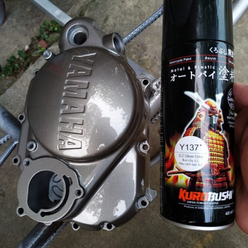 COMBO 3 CHAI SƠN XỊT LỐC MÁY SAMURAI MÀU XÁM S.C YAMAHA Y137*