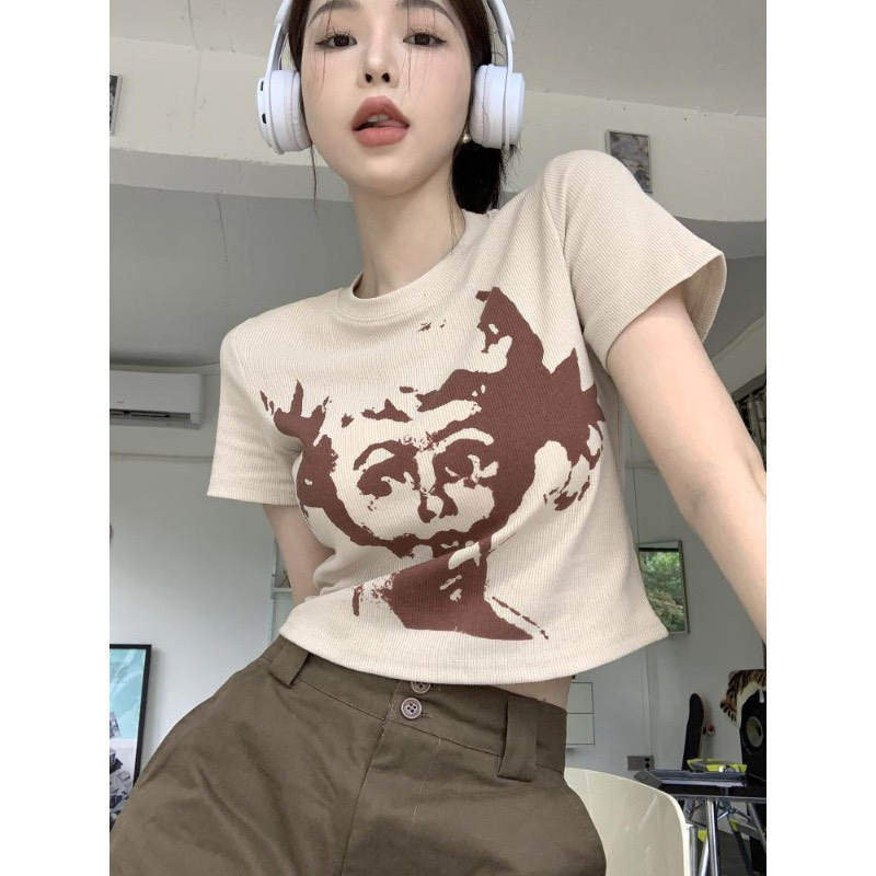 Áo thun croptop chất gân in hình họa tiết cổ điển