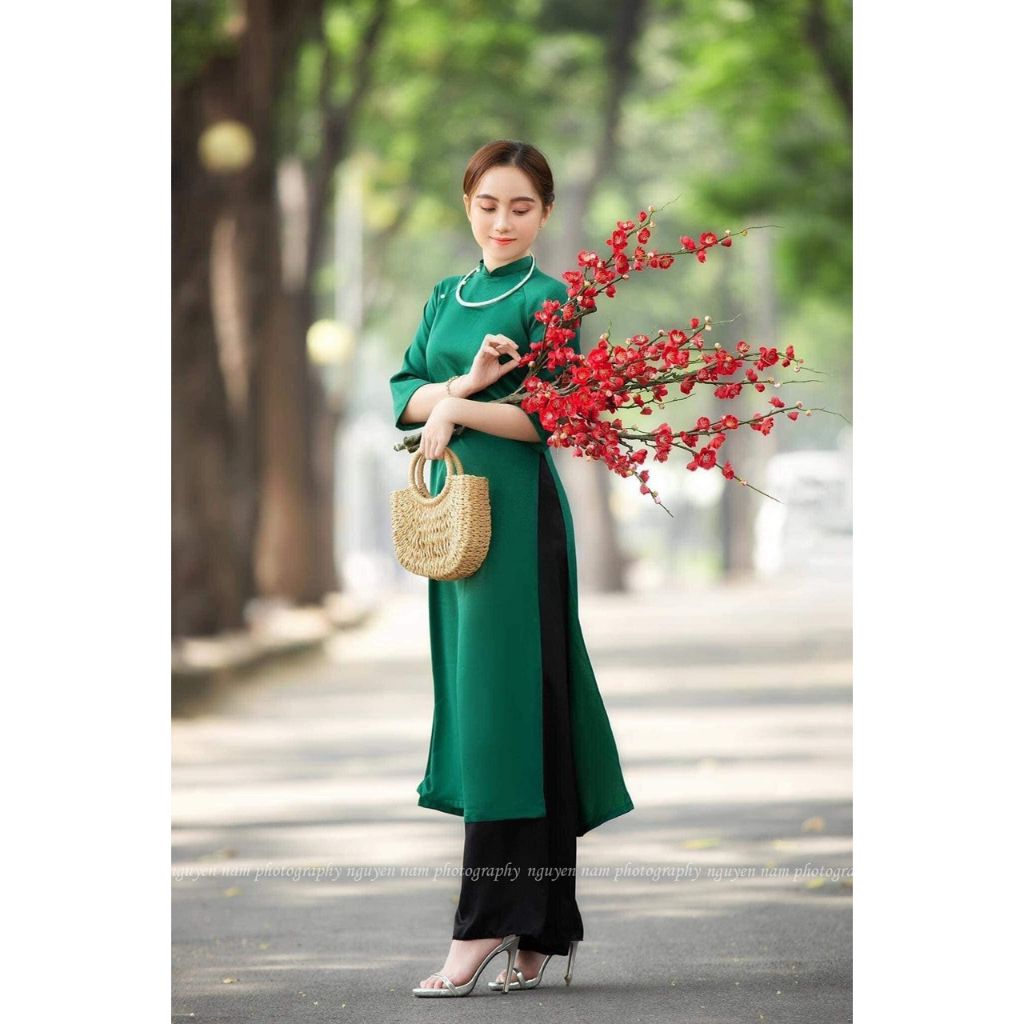 Áo dài cách tân trơn dáng xuông màu xanh rêu