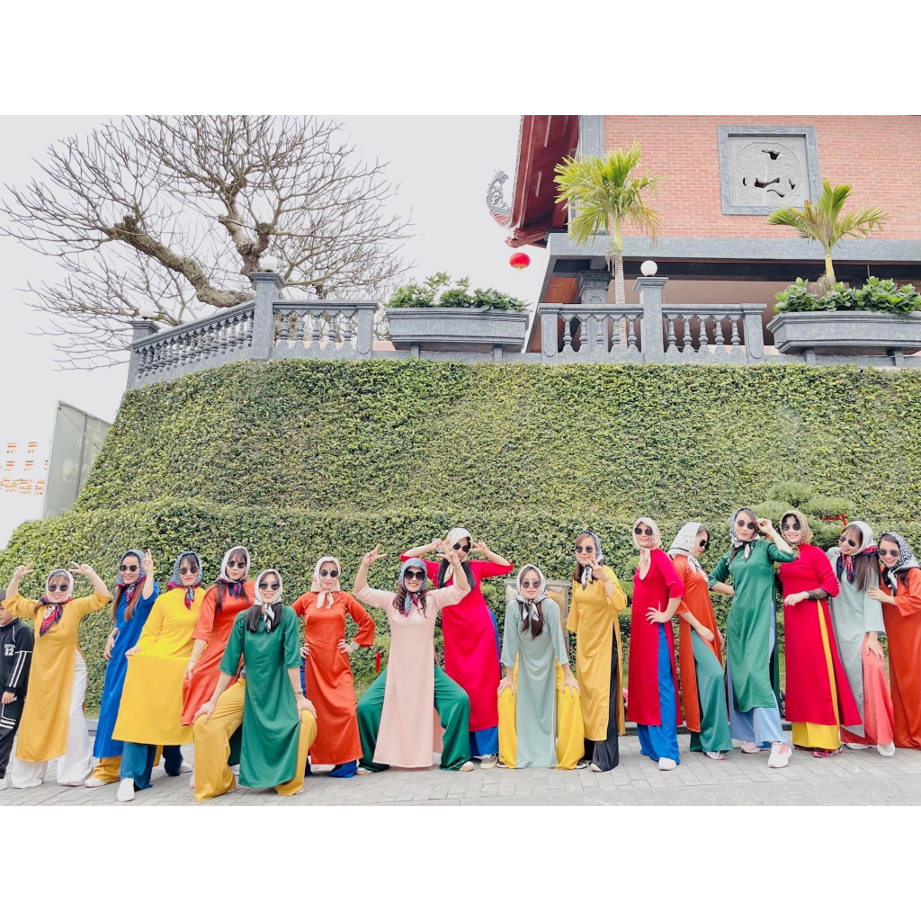 Áo dài cách tân trơn dáng xuông màu xanh rêu
