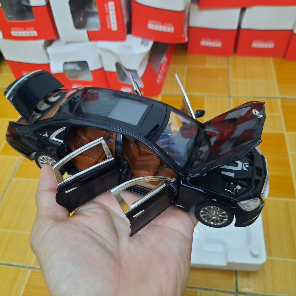 Xe mô hình ô tô MERCEDES BENZ E300 ĐỒ chơi trẻ em bằng sắt tỉ lệ 1:24 có âm thanh và đèn mở các cửa xe