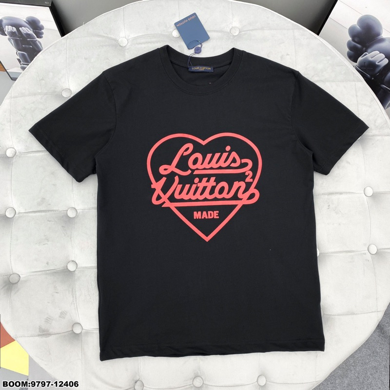 Áo thun LV  in hình trái tim cao cấp Áo thun LV in hình nam nữ hottrend mới nhất | BigBuy360 - bigbuy360.vn