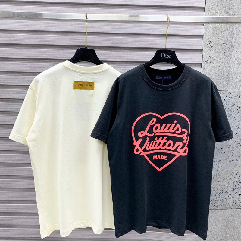 Áo thun LV  in hình trái tim cao cấp Áo thun LV in hình nam nữ hottrend mới nhất | BigBuy360 - bigbuy360.vn
