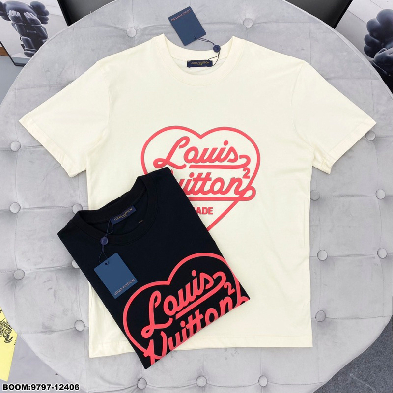 Áo thun LV  in hình trái tim cao cấp Áo thun LV in hình nam nữ hottrend mới nhất | BigBuy360 - bigbuy360.vn