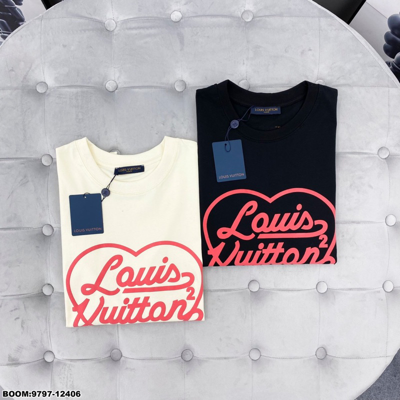 Áo thun LV  in hình trái tim cao cấp Áo thun LV in hình nam nữ hottrend mới nhất | BigBuy360 - bigbuy360.vn