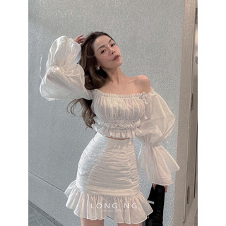 Set croptop trắng bẹt vai nhún bo chun eo tay phồng loe dài + Chân váy body nhún đuôi cá dáng ngắn