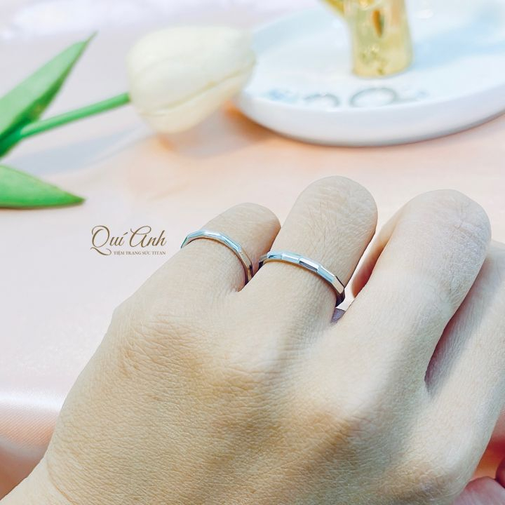 NHẪN TITAN MÀU BẠC CẠNH GÓC CÁ TÍNH