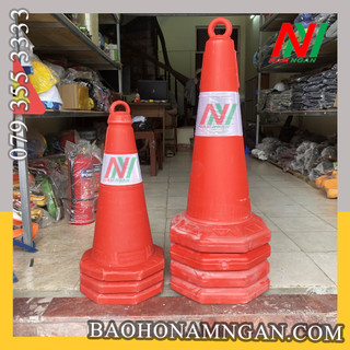 Cọc tiêu giao thông nhựa