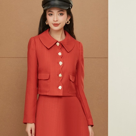 Áo khoác kiểu nữ dáng ngắn HeraDG thiết kế kiểu cổ đức, thân lượn cong và hàng cúc dài cách điệu tạo điểm nhấn WTBB2039A