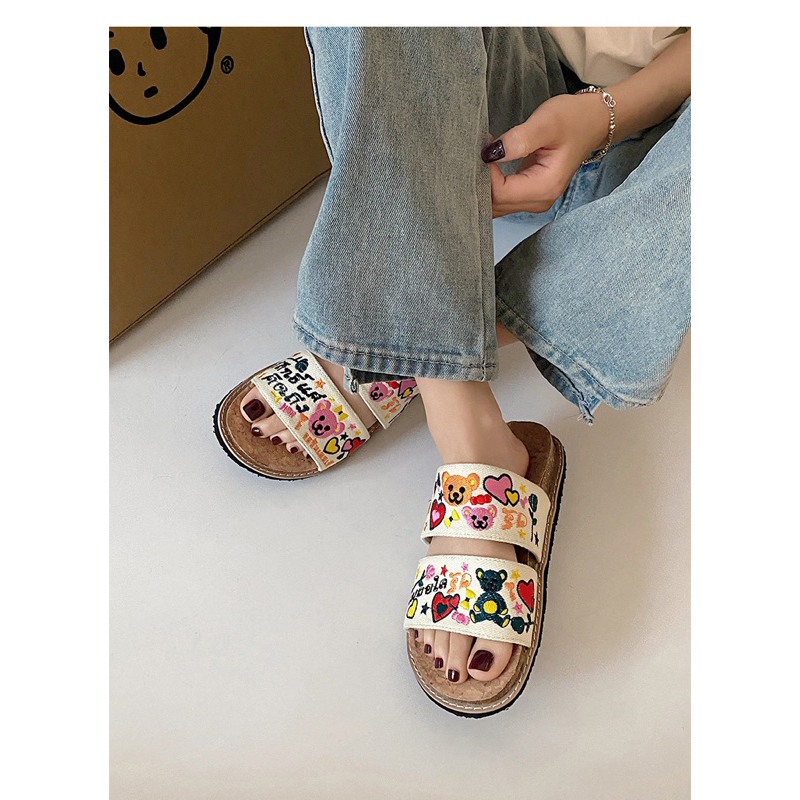 Dép xăng đan nữ thêu hoạ tiết dễ thương